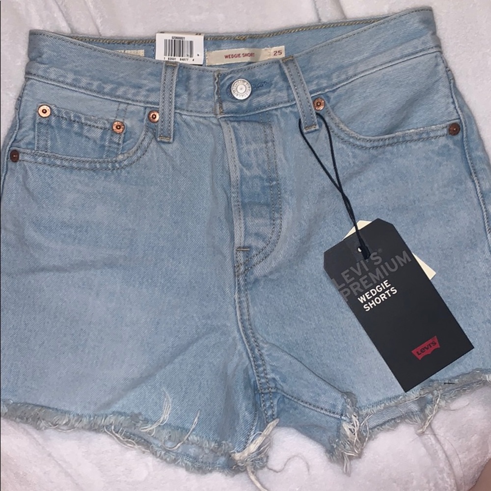 Levi’s high rise wedgie jean shorts